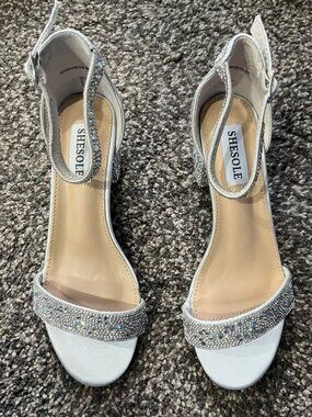 Women’s Silver Rhinestone Heel Sandals – Size 6